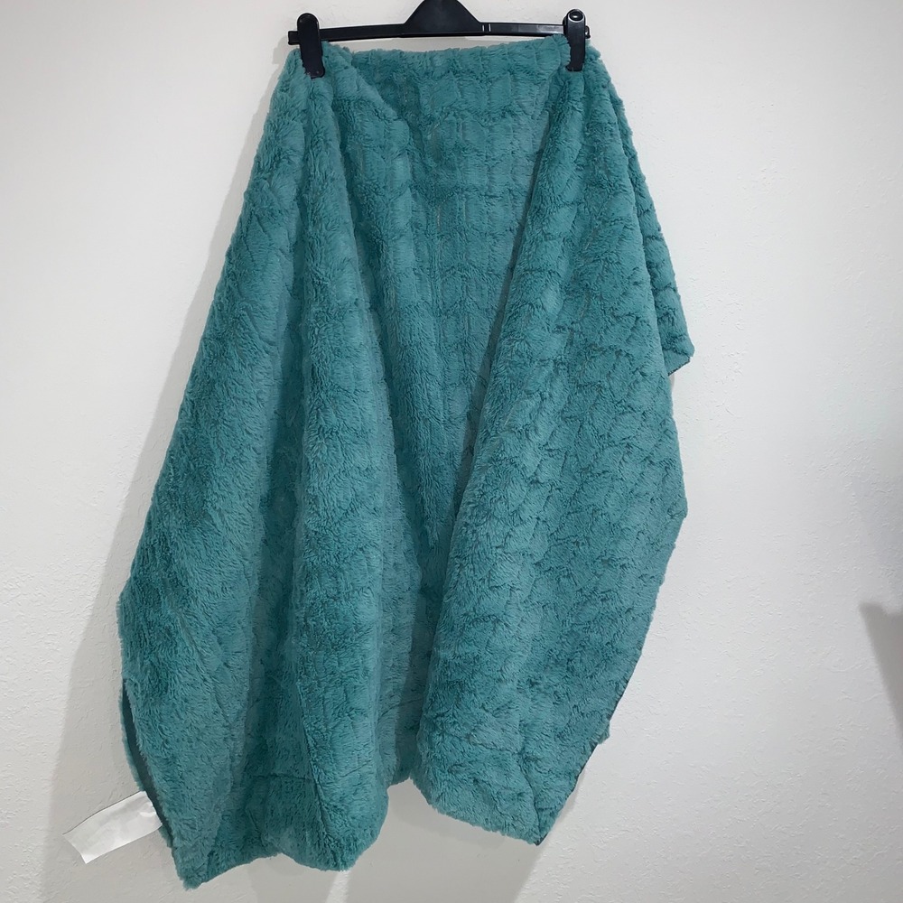 Plush Teal Throw Blanket - Soft Home Bedding
